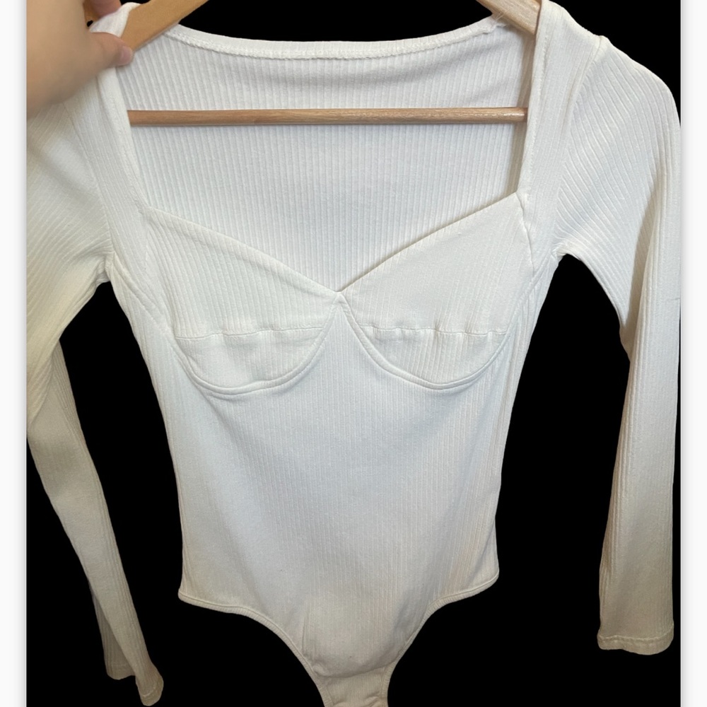 Cream body suit, size M never WORN